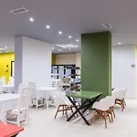 ホステル Mega Sarandë